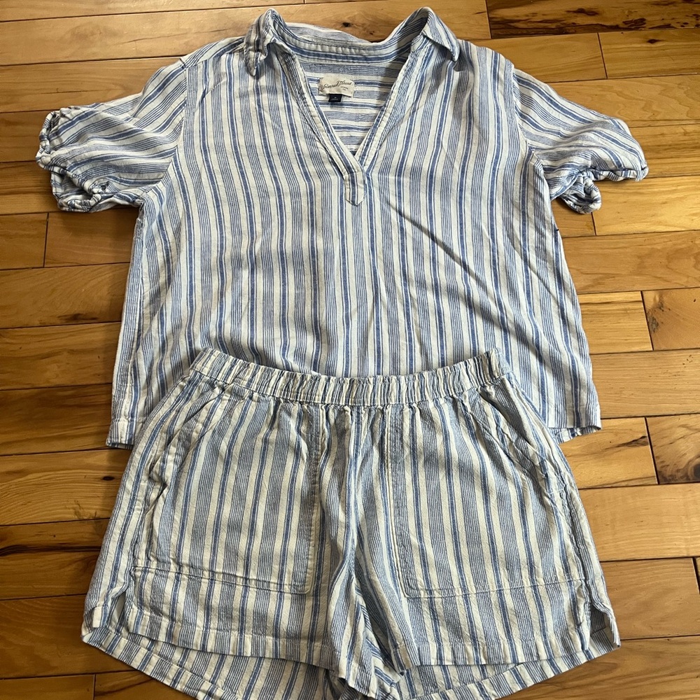 Universal Thread Blue and White Striped Top